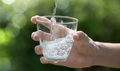 Природна артезіанська вода чи мінеральна вода: Що вибрати?